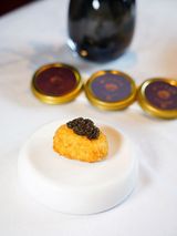 西班牙经典 Tapas｜鱼子酱火腿可乐饼